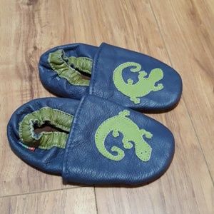 Carozoo soft sole shoes/slippers